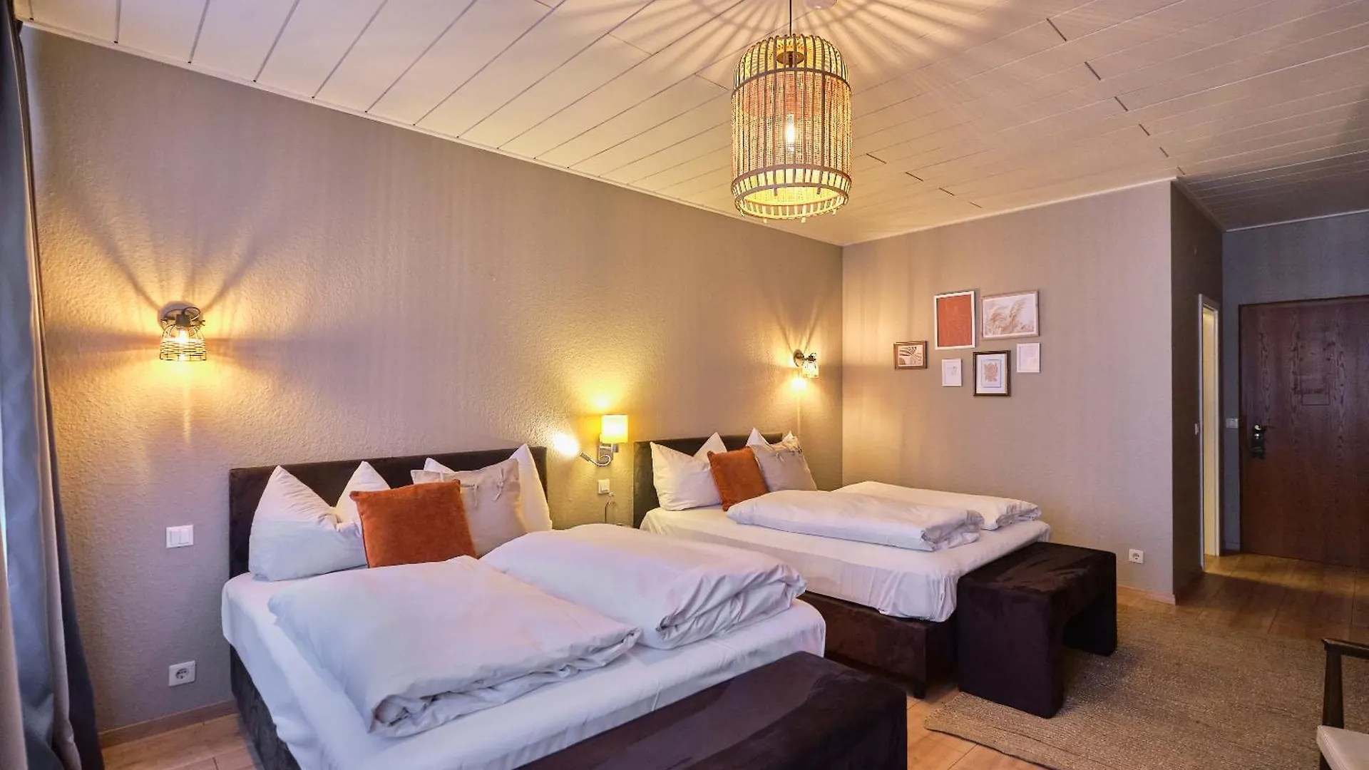 Hotel Roter Hahn Regensburg 3*,