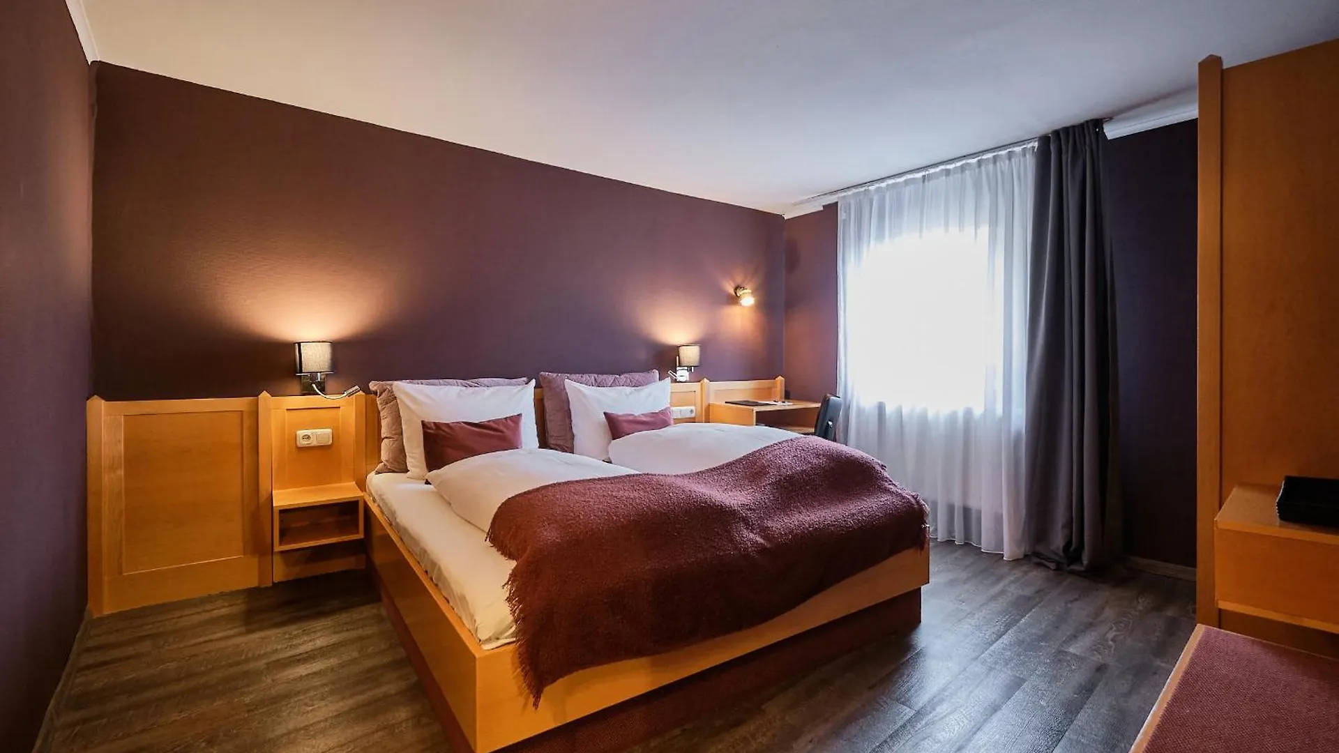 Hotel Roter Hahn Regensburg 3*,  Germany