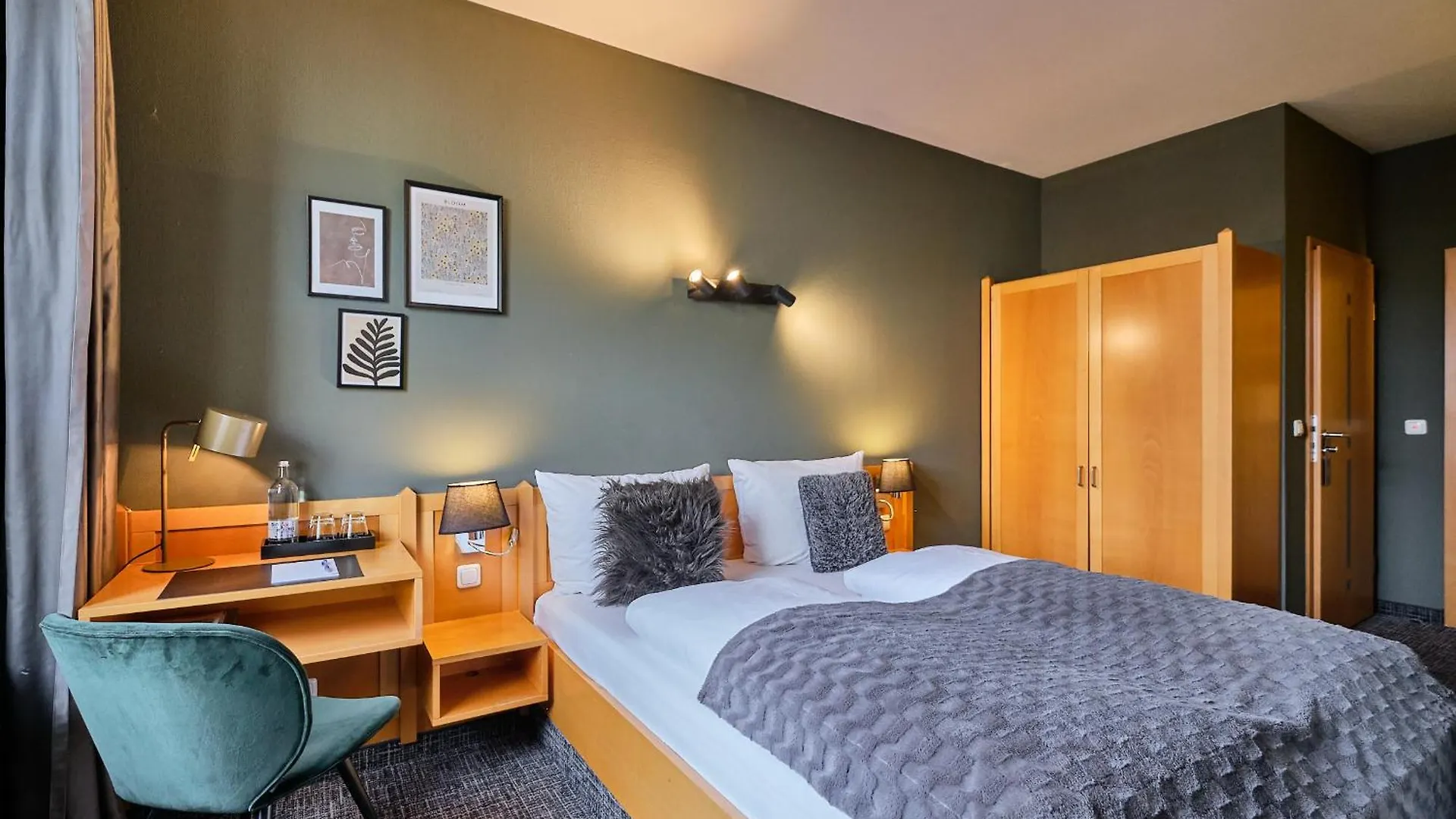 Hotel Roter Hahn Regensburg 3*,  Germany